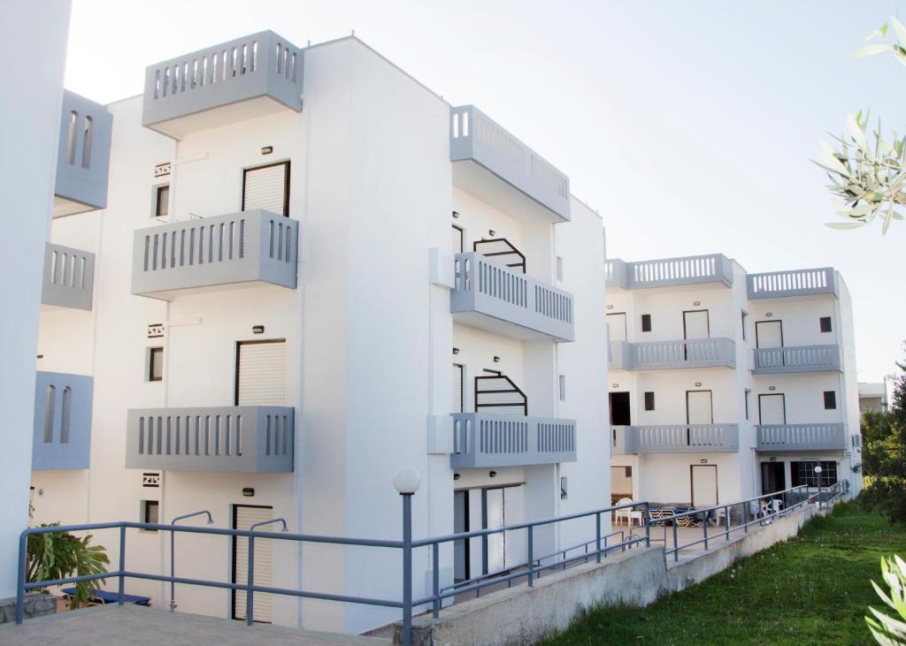 Popi Hotel Apartments Agia Marina  Exterior photo