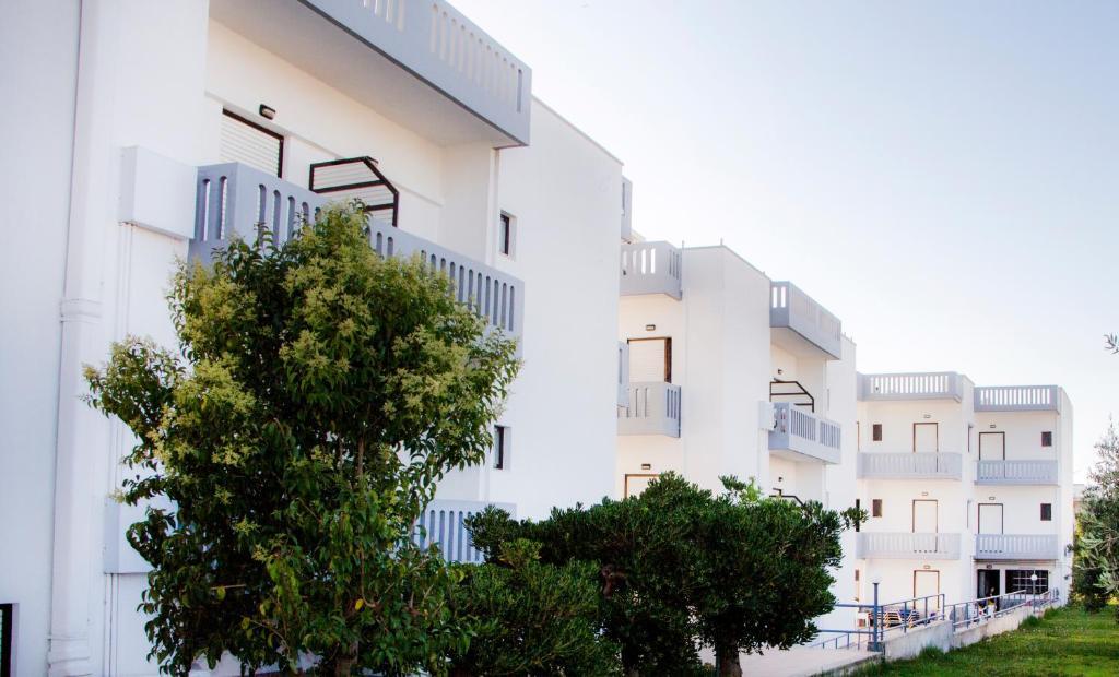 Popi Hotel Apartments Agia Marina  Exterior photo