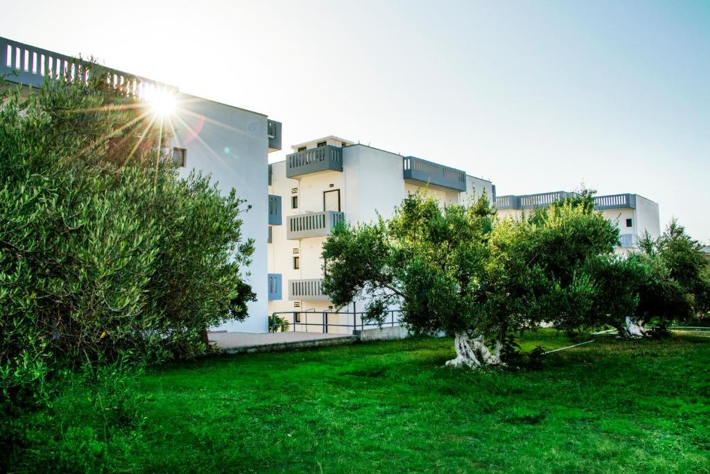 Popi Hotel Apartments Agia Marina  Exterior photo